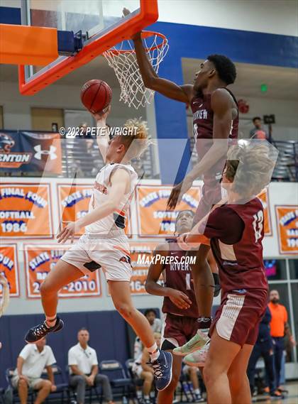 Thumbnail 3 in Riverview vs Bradenton Christian School photogallery.
