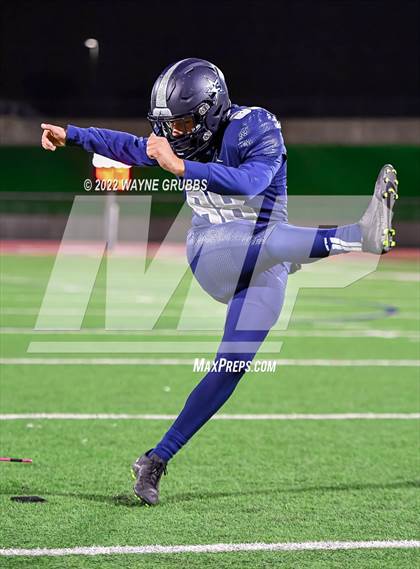 Thumbnail 3 in Longview vs. Lone Star (UIL 5A D1 Area Playoff) photogallery.