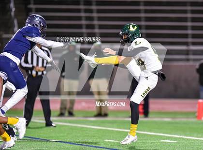 Thumbnail 3 in Longview vs. Lone Star (UIL 5A D1 Area Playoff) photogallery.