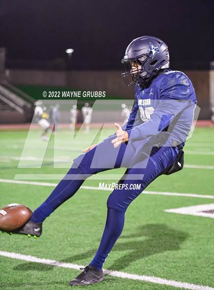 Thumbnail 3 in Longview vs. Lone Star (UIL 5A D1 Area Playoff) photogallery.