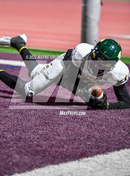 Thumbnail 2 in Longview vs. Lone Star (UIL 5A D1 Area Playoff) photogallery.