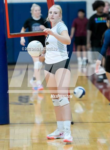 Thumbnail 1 in Buena @ McClintock photogallery.
