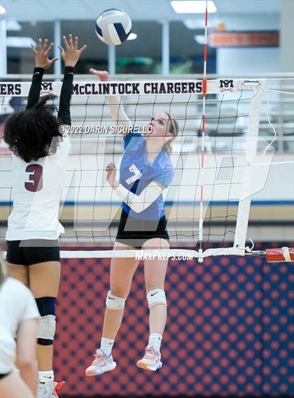 Thumbnail 3 in Buena @ McClintock photogallery.