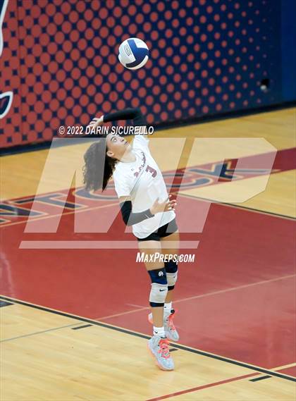 Thumbnail 3 in Buena @ McClintock photogallery.