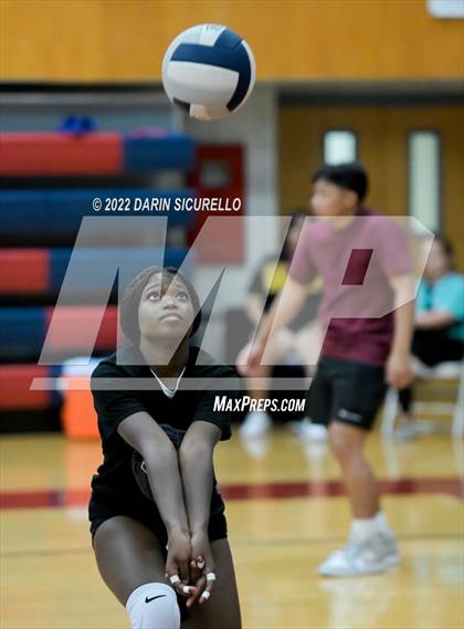 Thumbnail 2 in Buena @ McClintock photogallery.