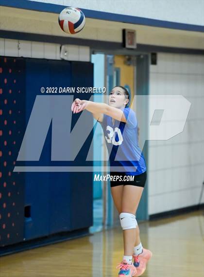 Thumbnail 2 in Buena @ McClintock photogallery.
