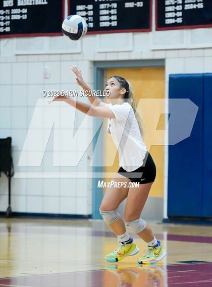 Thumbnail 3 in Buena @ McClintock photogallery.