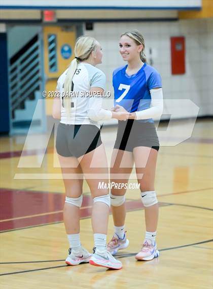 Thumbnail 3 in Buena @ McClintock photogallery.