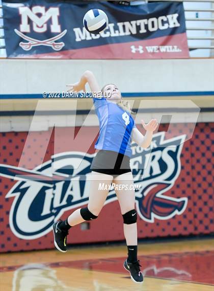 Thumbnail 1 in Buena @ McClintock photogallery.