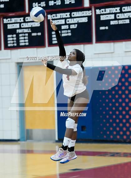 Thumbnail 3 in Buena @ McClintock photogallery.