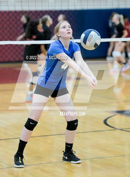 Thumbnail 2 in Buena @ McClintock photogallery.