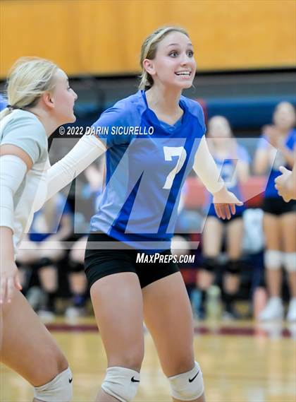 Thumbnail 2 in Buena @ McClintock photogallery.