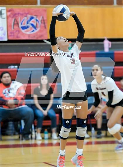 Thumbnail 1 in Buena @ McClintock photogallery.