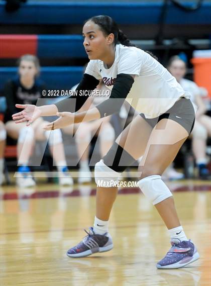 Thumbnail 2 in Buena @ McClintock photogallery.