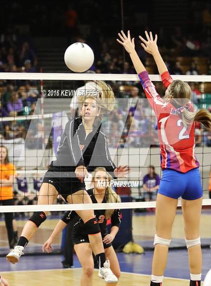 Thumbnail 2 in Springfield vs. Kiowa (CHSAA 1A Quarterfinal) photogallery.