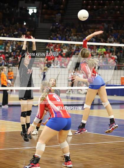 Thumbnail 3 in Springfield vs. Kiowa (CHSAA 1A Quarterfinal) photogallery.