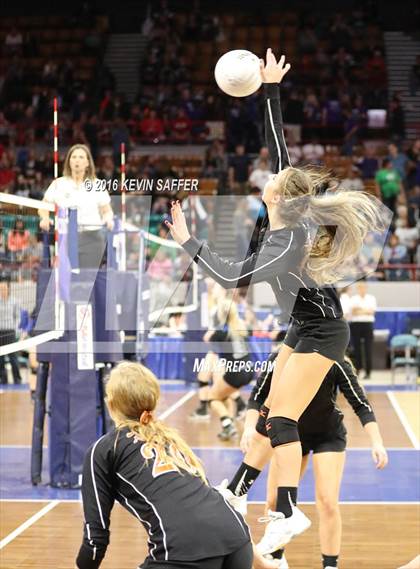 Thumbnail 3 in Springfield vs. Kiowa (CHSAA 1A Quarterfinal) photogallery.