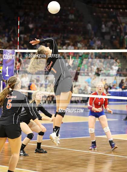Thumbnail 3 in Springfield vs. Kiowa (CHSAA 1A Quarterfinal) photogallery.