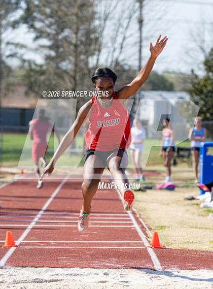 Thumbnail 3 in Marvin Ridge Invitational photogallery.