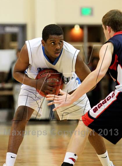 Thumbnail 3 in Sacred Heart Cathedral vs. Campolindo (CIF NorCal Regional D3 Final) photogallery.