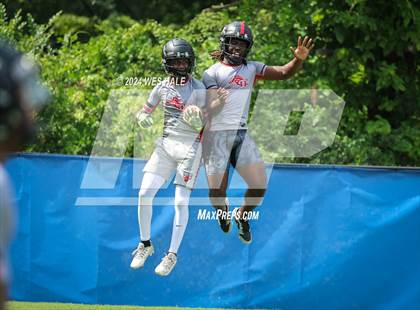 Thumbnail 3 in Cleveland Central vs Center Hill (U of Memphis 7v7) photogallery.