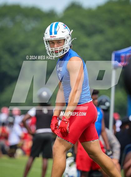 Thumbnail 2 in Cleveland Central vs Center Hill (U of Memphis 7v7) photogallery.