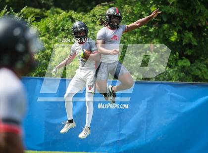 Thumbnail 1 in Cleveland Central vs Center Hill (U of Memphis 7v7) photogallery.