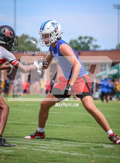 Thumbnail 1 in Cleveland Central vs Center Hill (U of Memphis 7v7) photogallery.