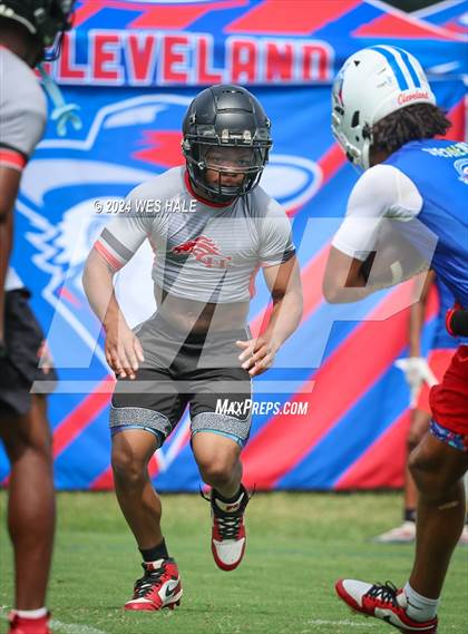 Thumbnail 1 in Cleveland Central vs Center Hill (U of Memphis 7v7) photogallery.