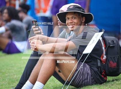 Thumbnail 2 in Cleveland Central vs Center Hill (U of Memphis 7v7) photogallery.