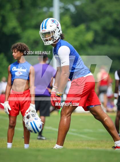 Thumbnail 3 in Cleveland Central vs Center Hill (U of Memphis 7v7) photogallery.
