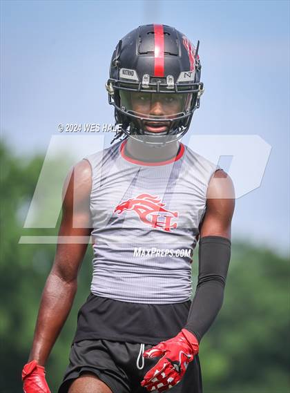 Thumbnail 3 in Cleveland Central vs Center Hill (U of Memphis 7v7) photogallery.