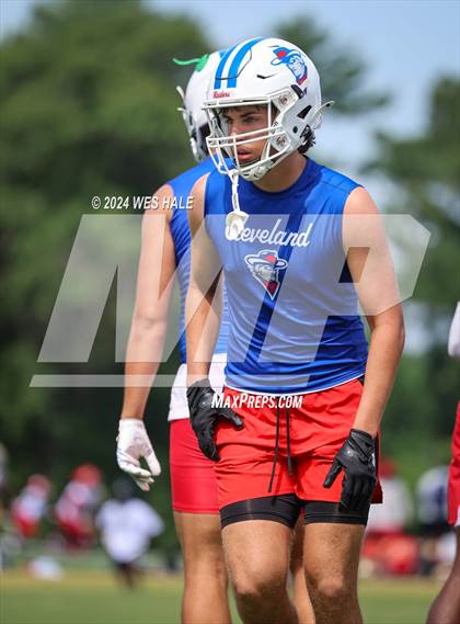 Thumbnail 2 in Cleveland Central vs Center Hill (U of Memphis 7v7) photogallery.