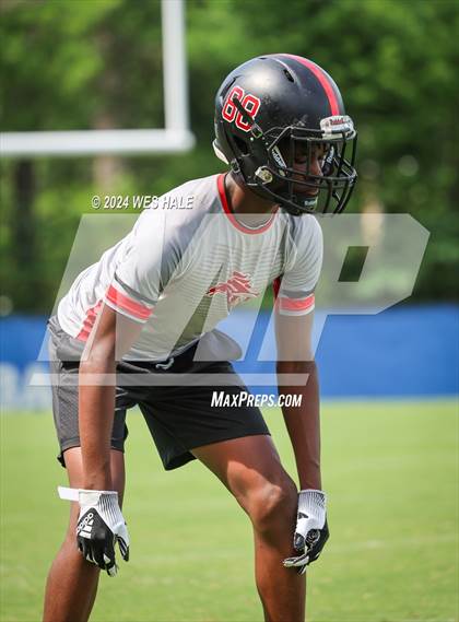 Thumbnail 3 in Cleveland Central vs Center Hill (U of Memphis 7v7) photogallery.