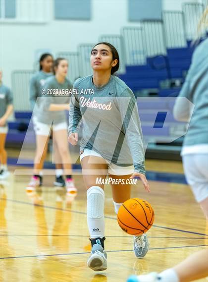 Thumbnail 2 in Eastwood vs. Round Rock Westwood (I45 Showdown) photogallery.