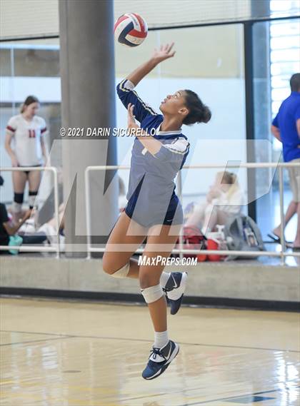 Thumbnail 1 in Bishop McLaughlin Catholic vs Hagerty (Nike Tournament of Champions)  photogallery.