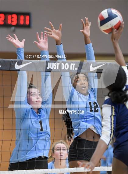 Thumbnail 2 in Bishop McLaughlin Catholic vs Hagerty (Nike Tournament of Champions)  photogallery.