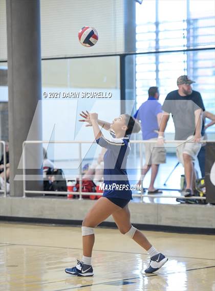 Thumbnail 3 in Bishop McLaughlin Catholic vs Hagerty (Nike Tournament of Champions)  photogallery.