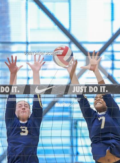 Thumbnail 2 in Bishop McLaughlin Catholic vs Hagerty (Nike Tournament of Champions)  photogallery.