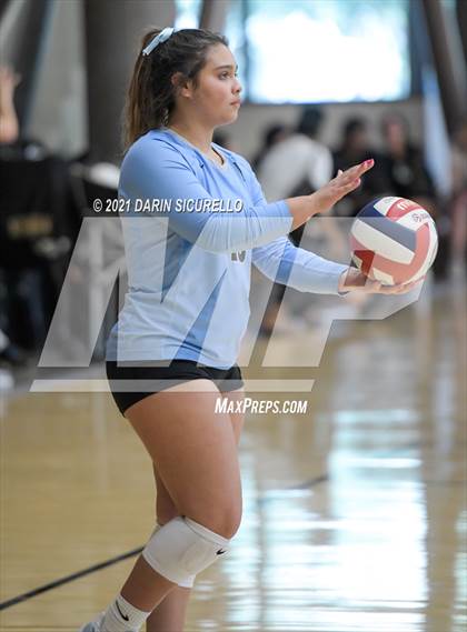 Thumbnail 3 in Bishop McLaughlin Catholic vs Hagerty (Nike Tournament of Champions)  photogallery.