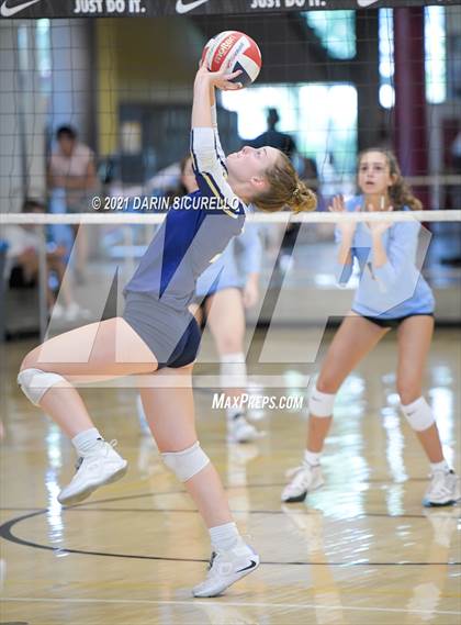 Thumbnail 2 in Bishop McLaughlin Catholic vs Hagerty (Nike Tournament of Champions)  photogallery.