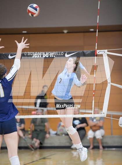 Thumbnail 3 in Bishop McLaughlin Catholic vs Hagerty (Nike Tournament of Champions)  photogallery.
