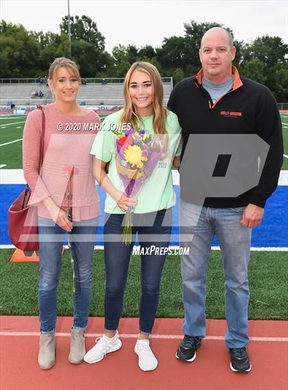 Thumbnail 1 in Seaman (2020 Seniors) photogallery.