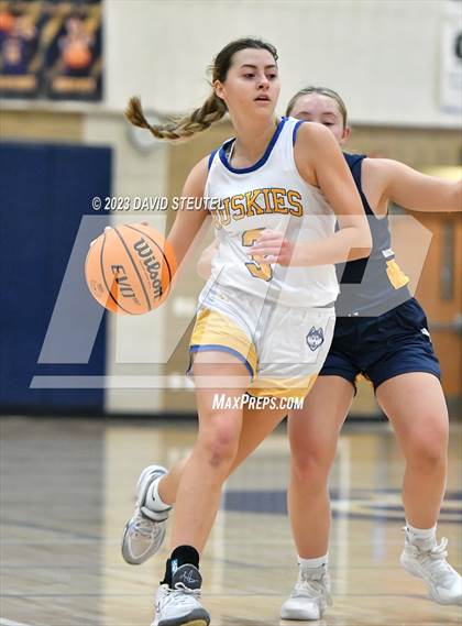 Thumbnail 3 in Gridley vs. Sutter (Sutter Tournament) photogallery.