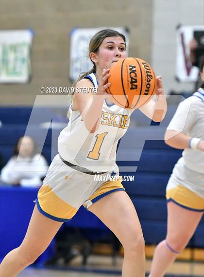 Thumbnail 3 in Gridley vs. Sutter (Sutter Tournament) photogallery.