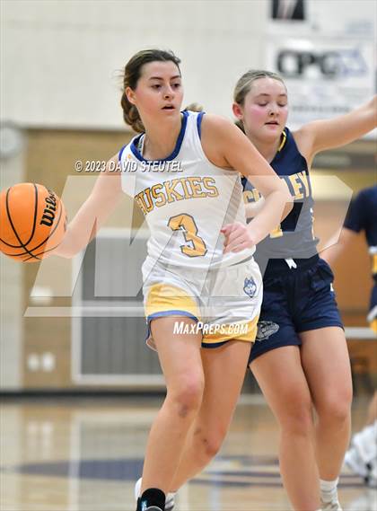Thumbnail 1 in Gridley vs. Sutter (Sutter Tournament) photogallery.