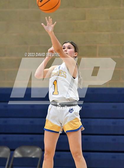 Thumbnail 2 in Gridley vs. Sutter (Sutter Tournament) photogallery.