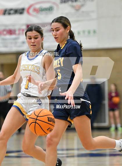 Thumbnail 1 in Gridley vs. Sutter (Sutter Tournament) photogallery.