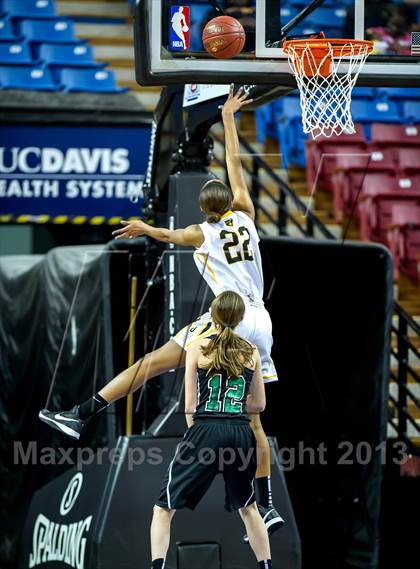 Thumbnail 3 in St. Mary's vs. Bishop O'Dowd (CIF NorCal Regional Open Division Final) photogallery.