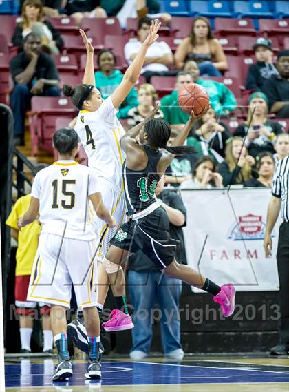 Thumbnail 3 in St. Mary's vs. Bishop O'Dowd (CIF NorCal Regional Open Division Final) photogallery.